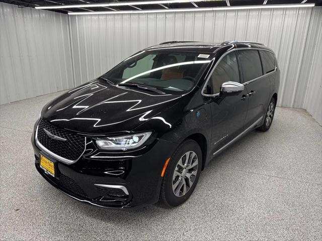 2025 Chrysler Pacifica Hybrid PACIFICA PLUG-IN HYBRID PINNACLE