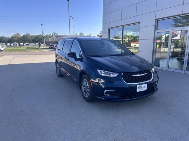 2025 Chrysler Pacifica Hybrid PACIFICA PLUG-IN HYBRID SELECT
