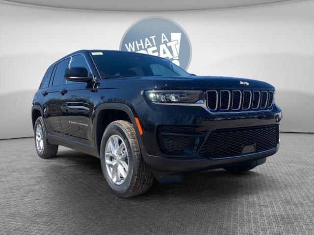 2025 Jeep Grand Cherokee GRAND CHEROKEE LAREDO X 4X4