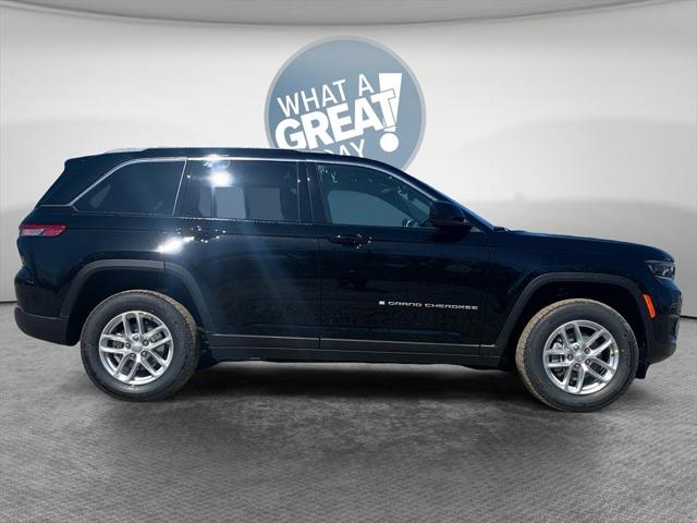 2025 Jeep Grand Cherokee GRAND CHEROKEE LAREDO X 4X4