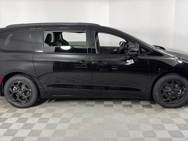 2025 Chrysler Pacifica Hybrid PACIFICA PLUG-IN HYBRID S APPEARANCE