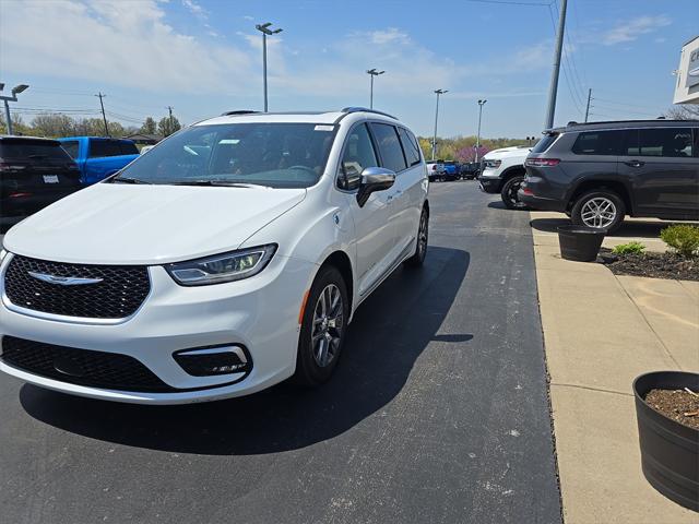 2025 Chrysler Pacifica Hybrid PACIFICA PLUG-IN HYBRID PINNACLE