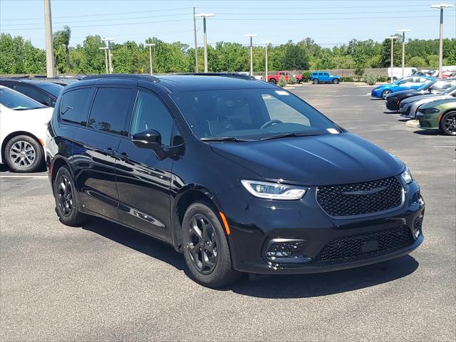 2025 Chrysler Pacifica Hybrid PACIFICA PLUG-IN HYBRID S APPEARANCE