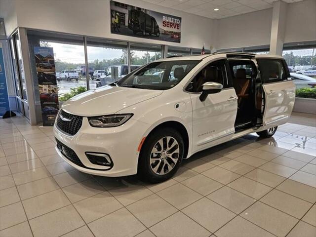 2025 Chrysler Pacifica Hybrid PACIFICA PLUG-IN HYBRID PINNACLE