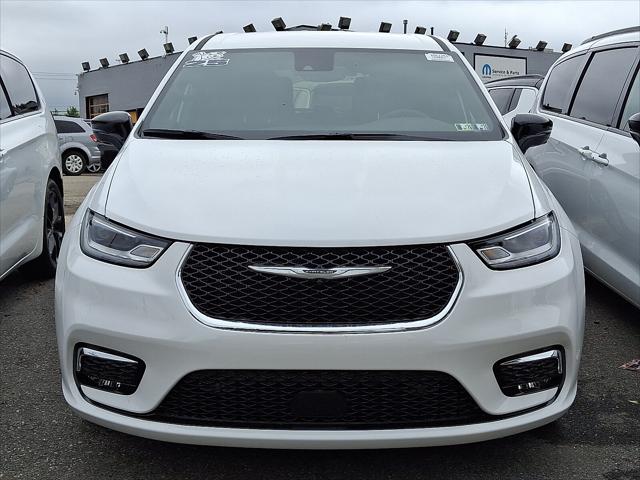 2025 Chrysler Pacifica Hybrid PACIFICA PLUG-IN HYBRID SELECT