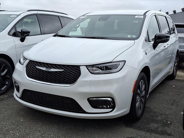 2025 Chrysler Pacifica Hybrid PACIFICA PLUG-IN HYBRID SELECT