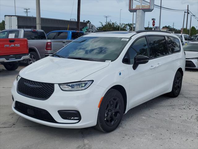 2025 Chrysler Pacifica Hybrid PACIFICA PLUG-IN HYBRID S APPEARANCE