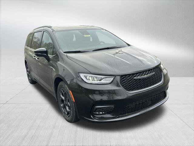 2025 Chrysler Pacifica Hybrid PACIFICA PLUG-IN HYBRID S APPEARANCE