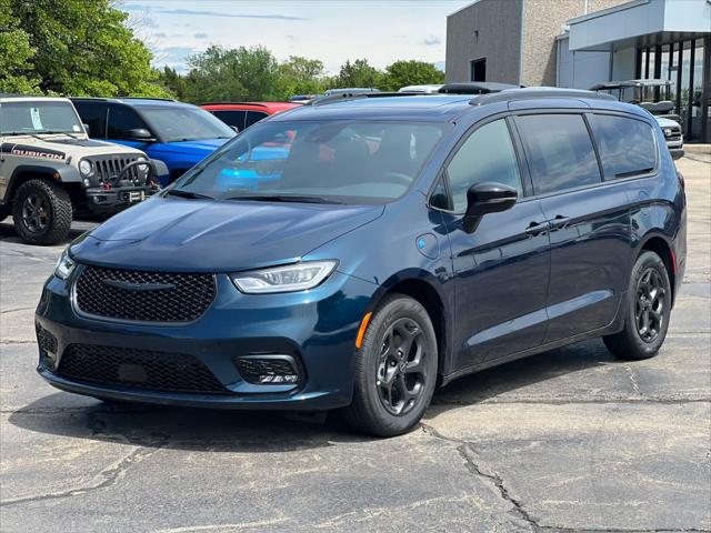 2025 Chrysler Pacifica Hybrid PACIFICA PLUG-IN HYBRID S APPEARANCE