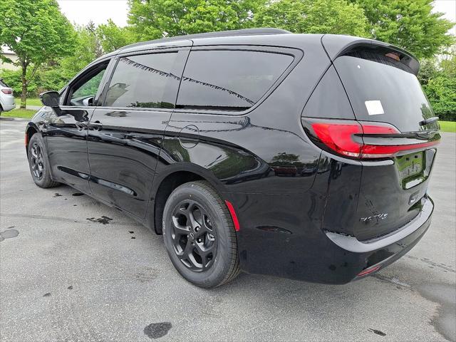 2025 Chrysler Pacifica Hybrid PACIFICA PLUG-IN HYBRID S APPEARANCE