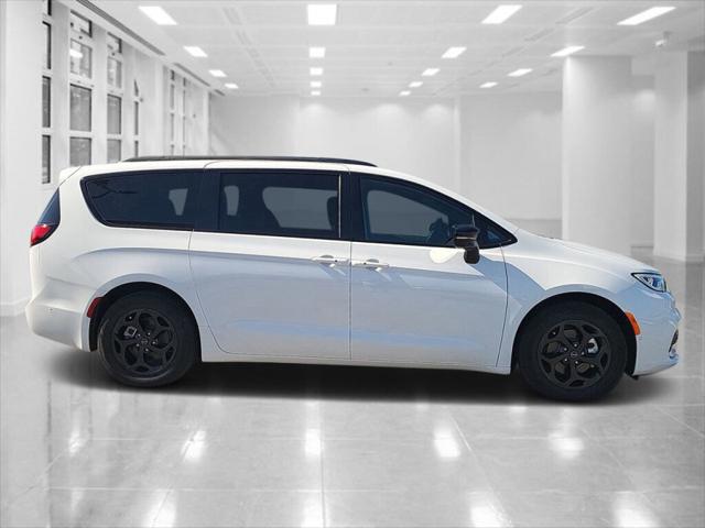 2025 Chrysler Pacifica Hybrid PACIFICA PLUG-IN HYBRID S APPEARANCE