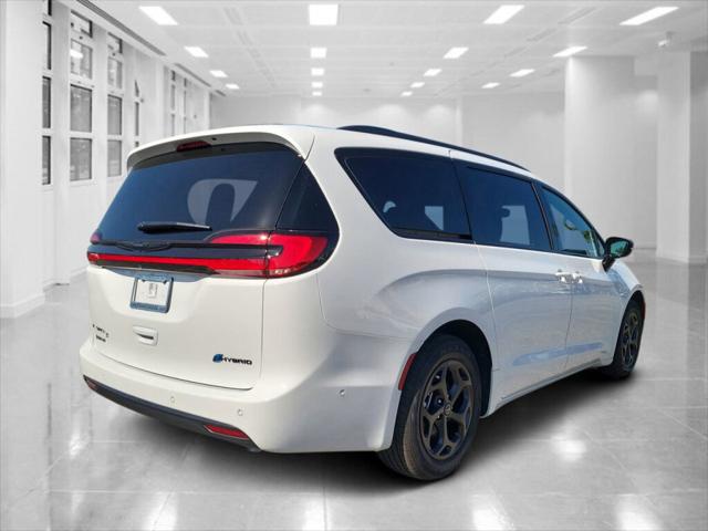 2025 Chrysler Pacifica Hybrid PACIFICA PLUG-IN HYBRID S APPEARANCE