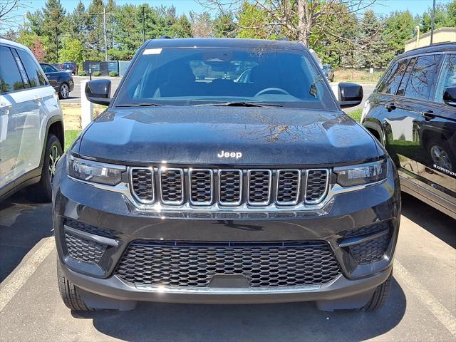 2025 Jeep Grand Cherokee GRAND CHEROKEE LAREDO X 4X4