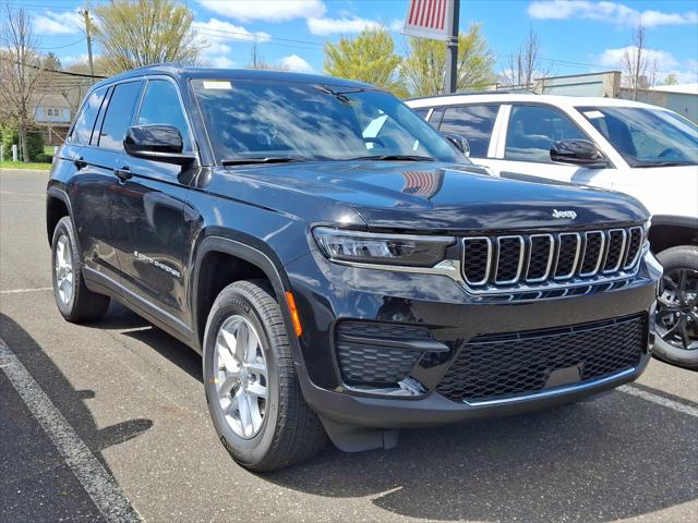 2025 Jeep Grand Cherokee GRAND CHEROKEE LAREDO X 4X4