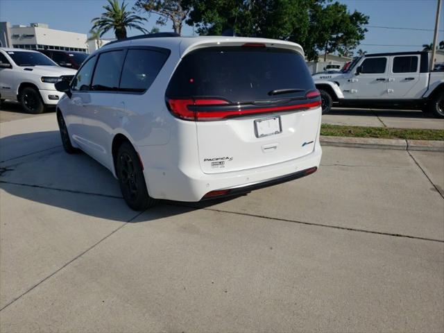 2025 Chrysler Pacifica Hybrid PACIFICA PLUG-IN HYBRID S APPEARANCE