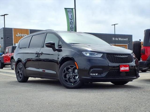 2025 Chrysler Pacifica Hybrid PACIFICA PLUG-IN HYBRID S APPEARANCE