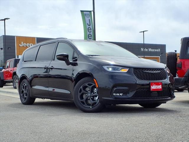 2025 Chrysler Pacifica Hybrid PACIFICA PLUG-IN HYBRID S APPEARANCE