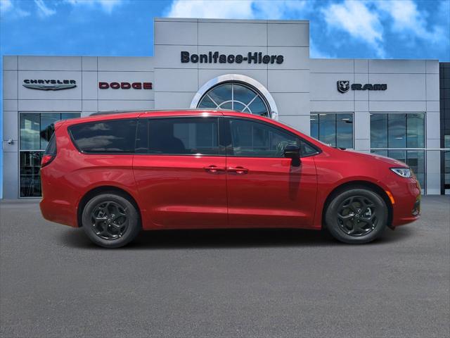 2025 Chrysler Pacifica Hybrid PACIFICA PLUG-IN HYBRID S APPEARANCE