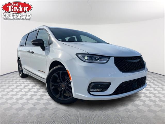 2024 Chrysler Pacifica PACIFICA TOURING L