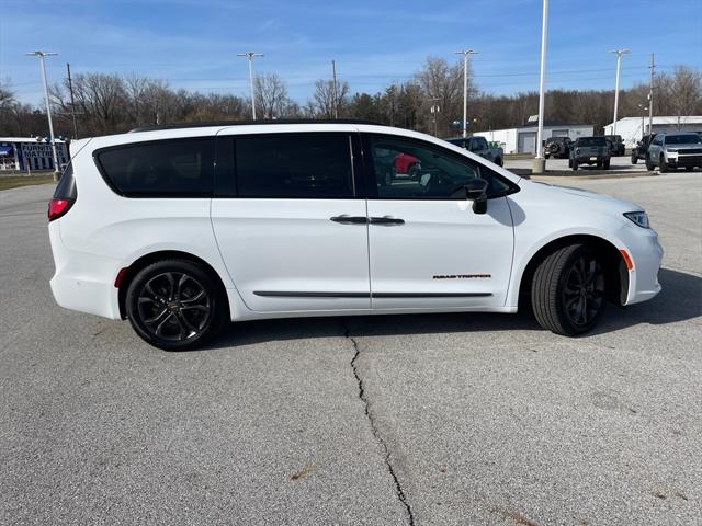 2024 Chrysler Pacifica PACIFICA TOURING L