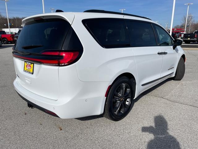 2024 Chrysler Pacifica PACIFICA TOURING L