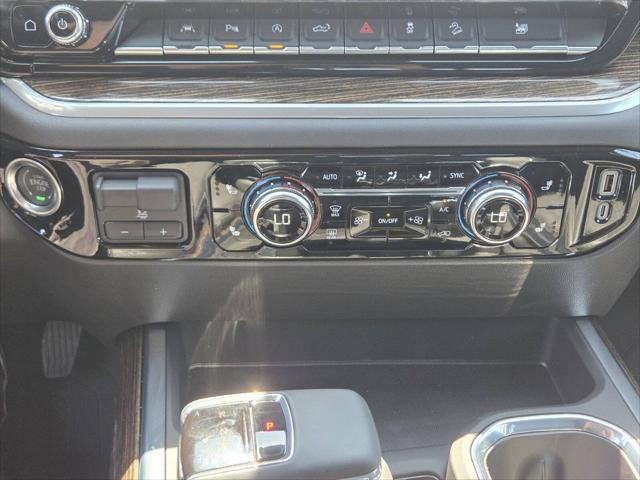 2025 GMC Sierra 1500 4WD Crew Cab Short Box Elevation with 3SB