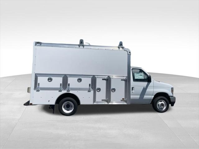 2026 Ford E-350 Cutaway Base