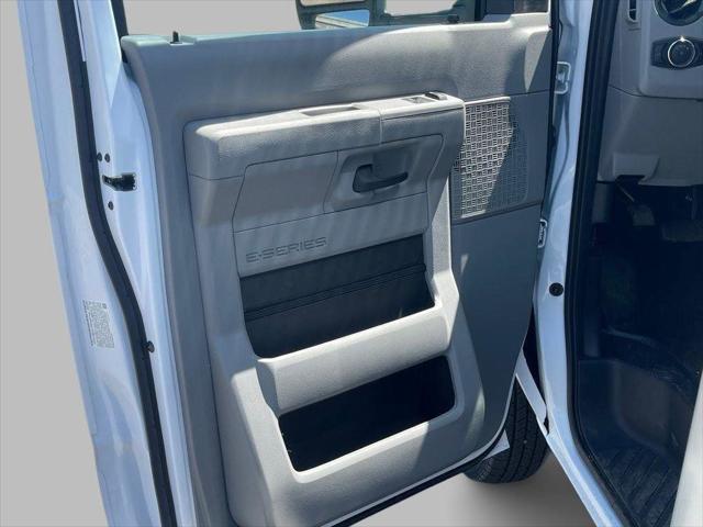 2026 Ford E-350 Cutaway Base