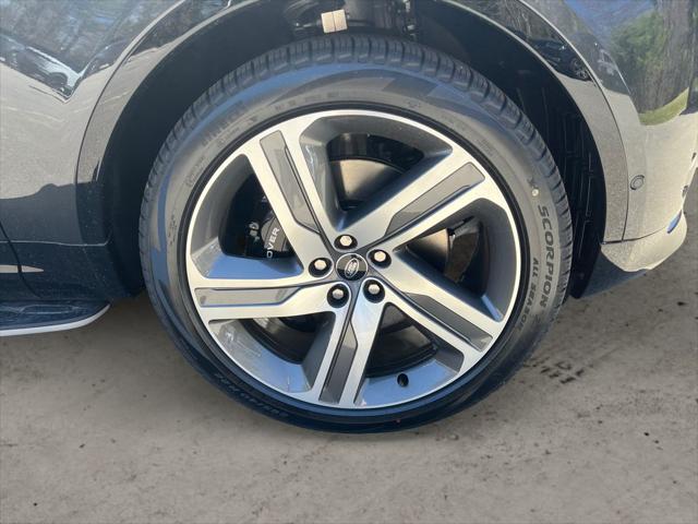 2025 Land Rover Discovery P360 Metropolitan Edition