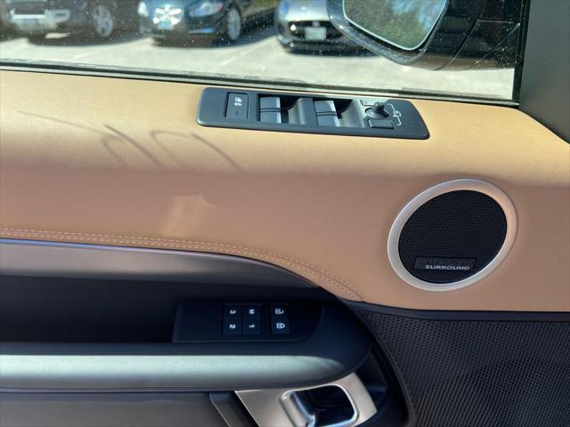 2025 Land Rover Discovery P360 Metropolitan Edition
