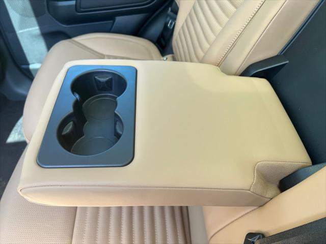 2025 Land Rover Discovery P360 Metropolitan Edition