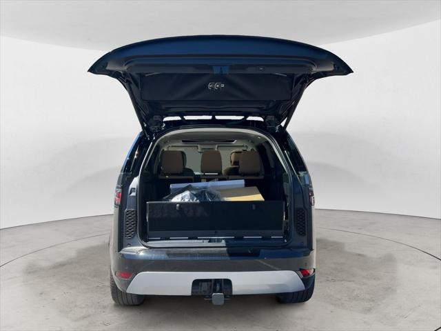 2025 Land Rover Discovery P360 Metropolitan Edition