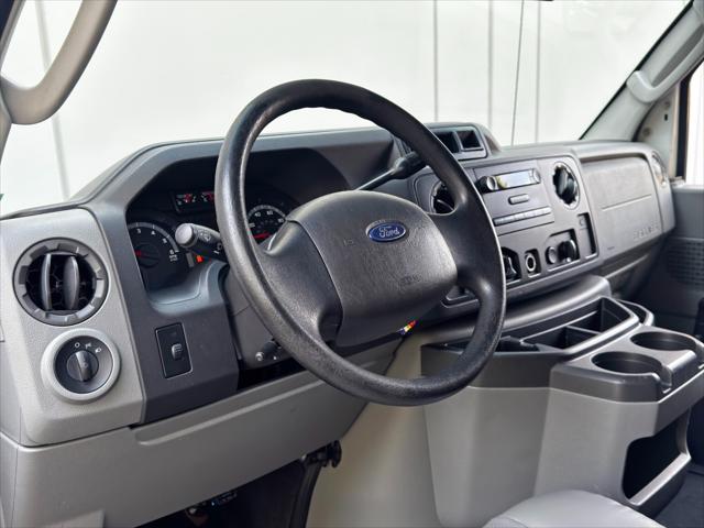 2010 Ford E-350 Super Duty Commercial