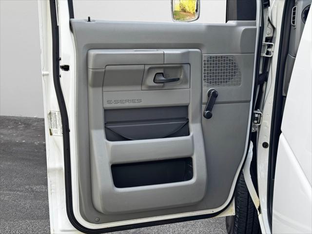 2010 Ford E-350 Super Duty Commercial