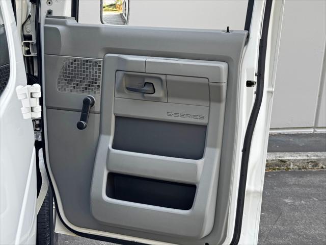 2010 Ford E-350 Super Duty Commercial