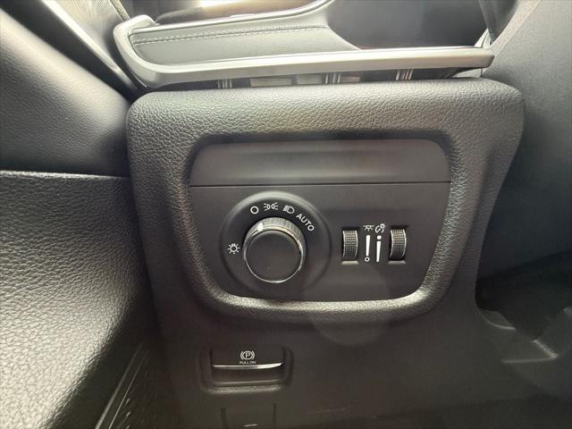2025 Jeep Grand Cherokee L Laredo X 4x4