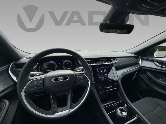 2025 Jeep Grand Cherokee GRAND CHEROKEE L LAREDO X 4X4