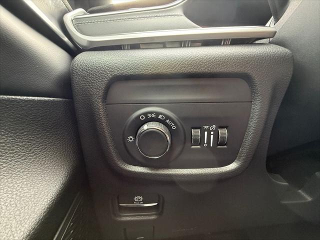 2025 Jeep Grand Cherokee GRAND CHEROKEE L LAREDO X 4X4