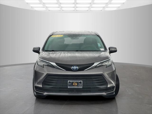 2023 Toyota Sienna LE
