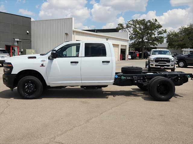 2025 RAM Ram 3500 Chassis Cab RAM 3500 TRADESMAN CREW CAB CHASSIS 4X4 60 CA