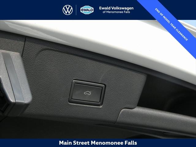 2025 Volkswagen Atlas Cross Sport 2.0T SE w/Technology