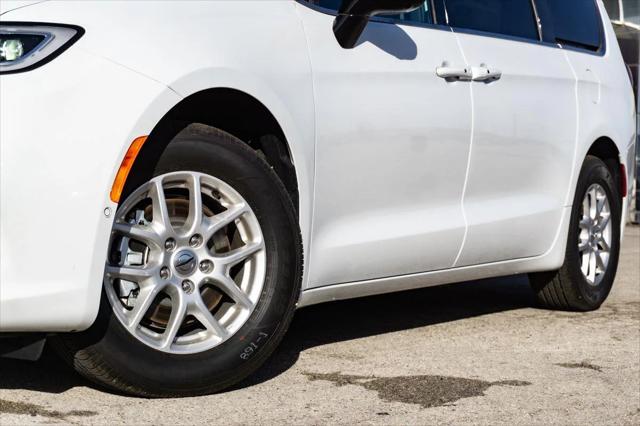 2025 Chrysler Pacifica PACIFICA SELECT