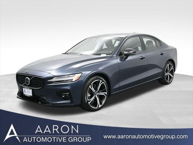 2024 Volvo S60 B5 Core Dark Theme