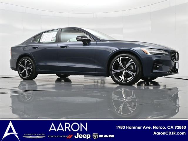 2024 Volvo S60 B5 Core Dark Theme