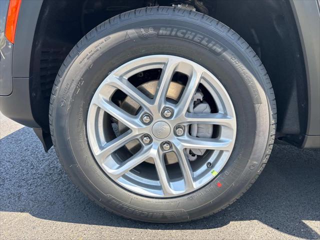 2025 Jeep Grand Cherokee GRAND CHEROKEE LAREDO X 4X2