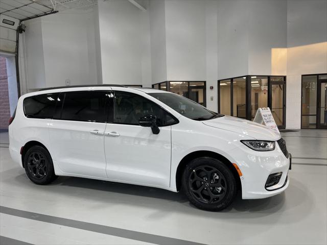 2025 Chrysler Pacifica Hybrid PACIFICA PLUG-IN HYBRID S APPEARANCE