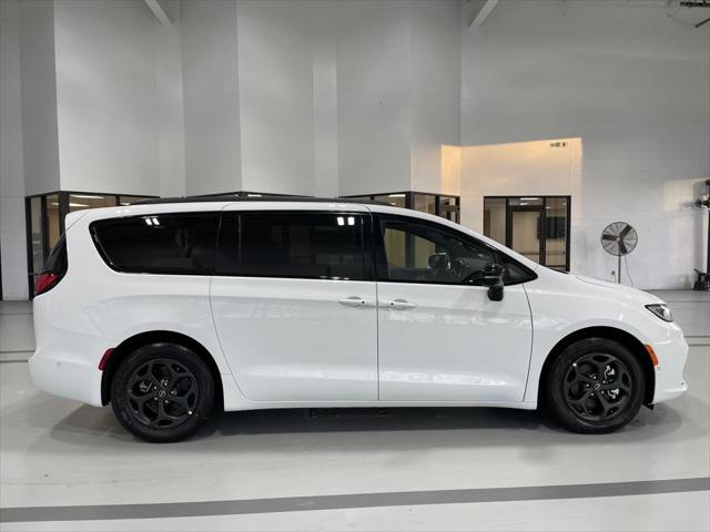 2025 Chrysler Pacifica Hybrid PACIFICA PLUG-IN HYBRID S APPEARANCE