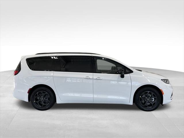 2025 Chrysler Pacifica Hybrid PACIFICA PLUG-IN HYBRID S APPEARANCE