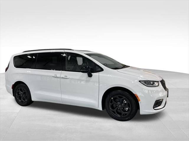 2025 Chrysler Pacifica Hybrid PACIFICA PLUG-IN HYBRID S APPEARANCE