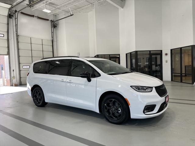 2025 Chrysler Pacifica Hybrid PACIFICA PLUG-IN HYBRID S APPEARANCE